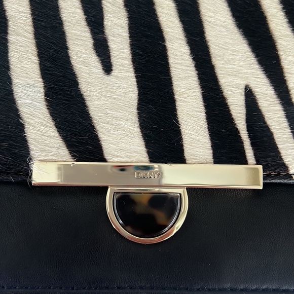 DKNY LEATHER BAG - Picture 3 of 4